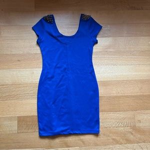 Mini sheath dress with shoulder detail M